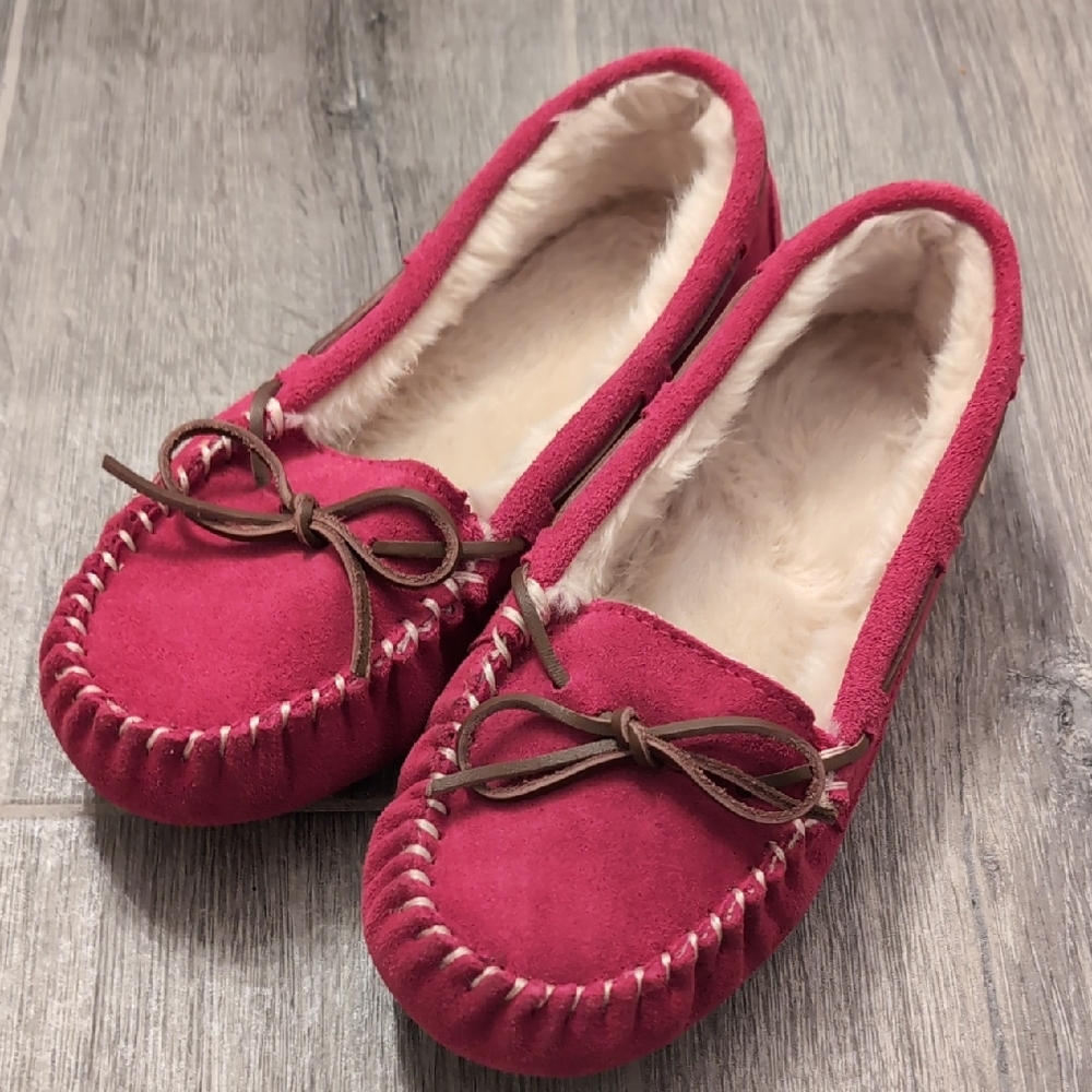 Pedoqu Women's Suede Moccasins in Hot Pink